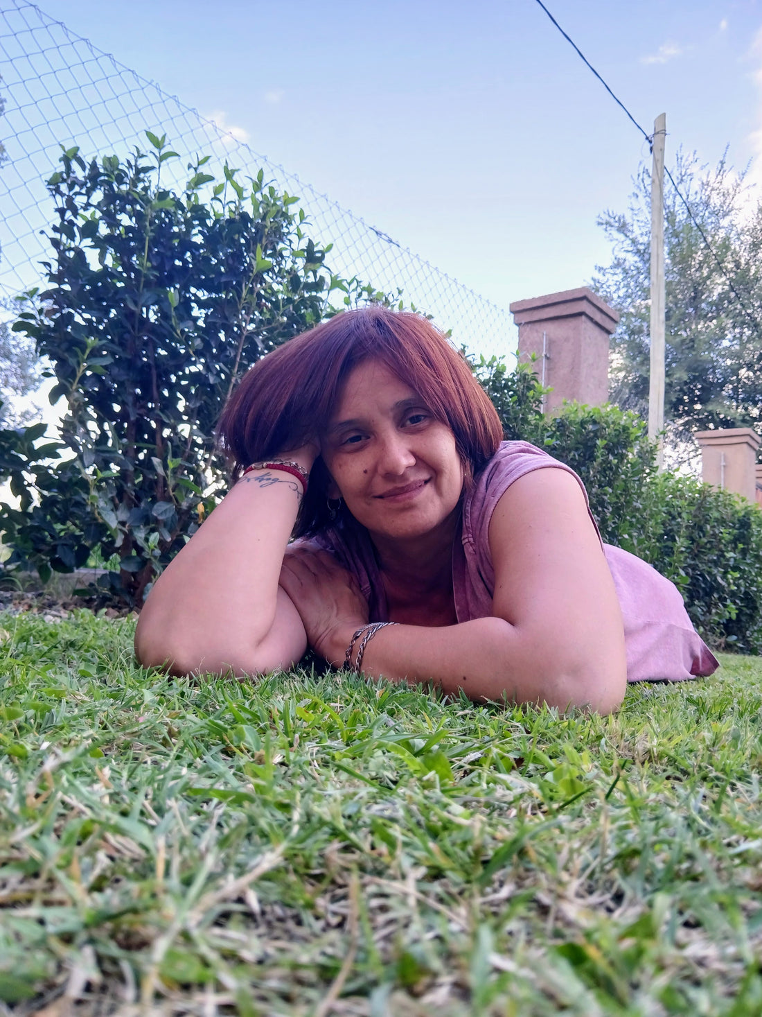 Mujer en un proceso de reconexión con ella misma